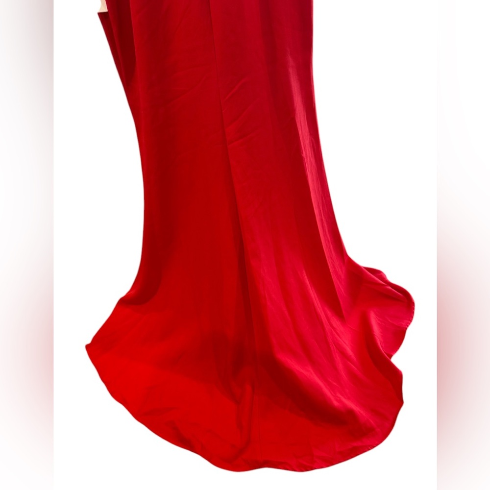 Mac Duggal Red V-Neck One-Shoulder Gown with Bow - Picture 8 of 10
